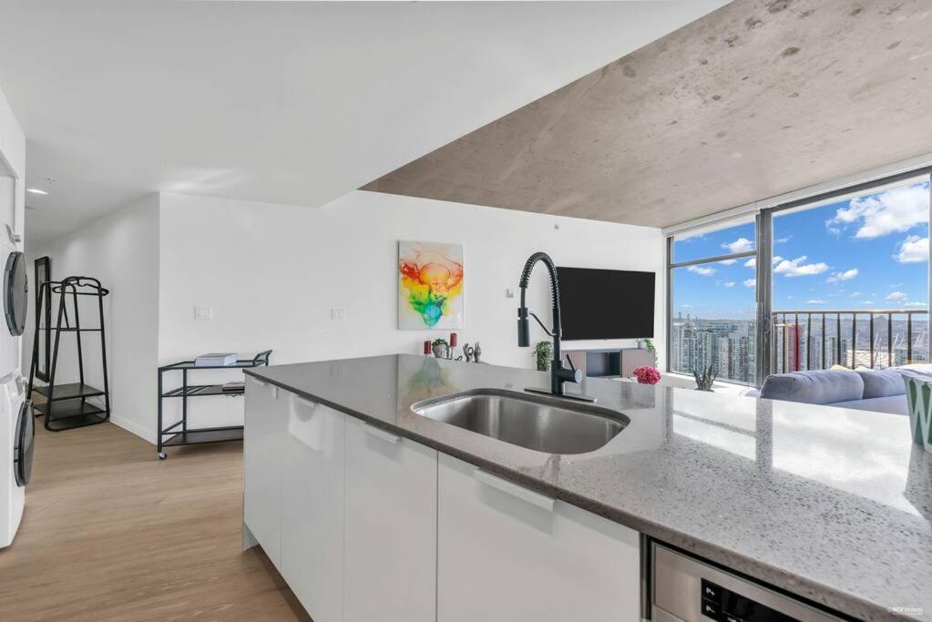 Skyview, 40Th Floor! 2Br Condo In Downtown Ванкувер Экстерьер фото
